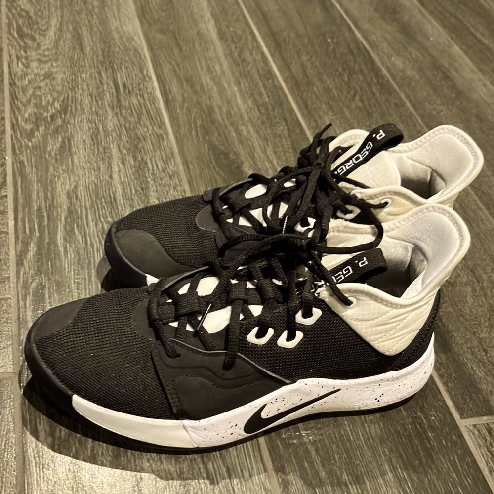Excellent Nike P. George basketball shoes Women Size 8